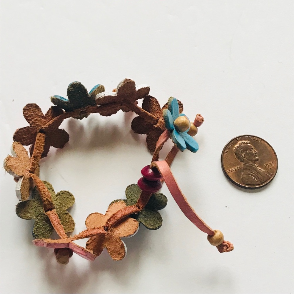 Adjustable flower bracelet - Picture 8 of 8